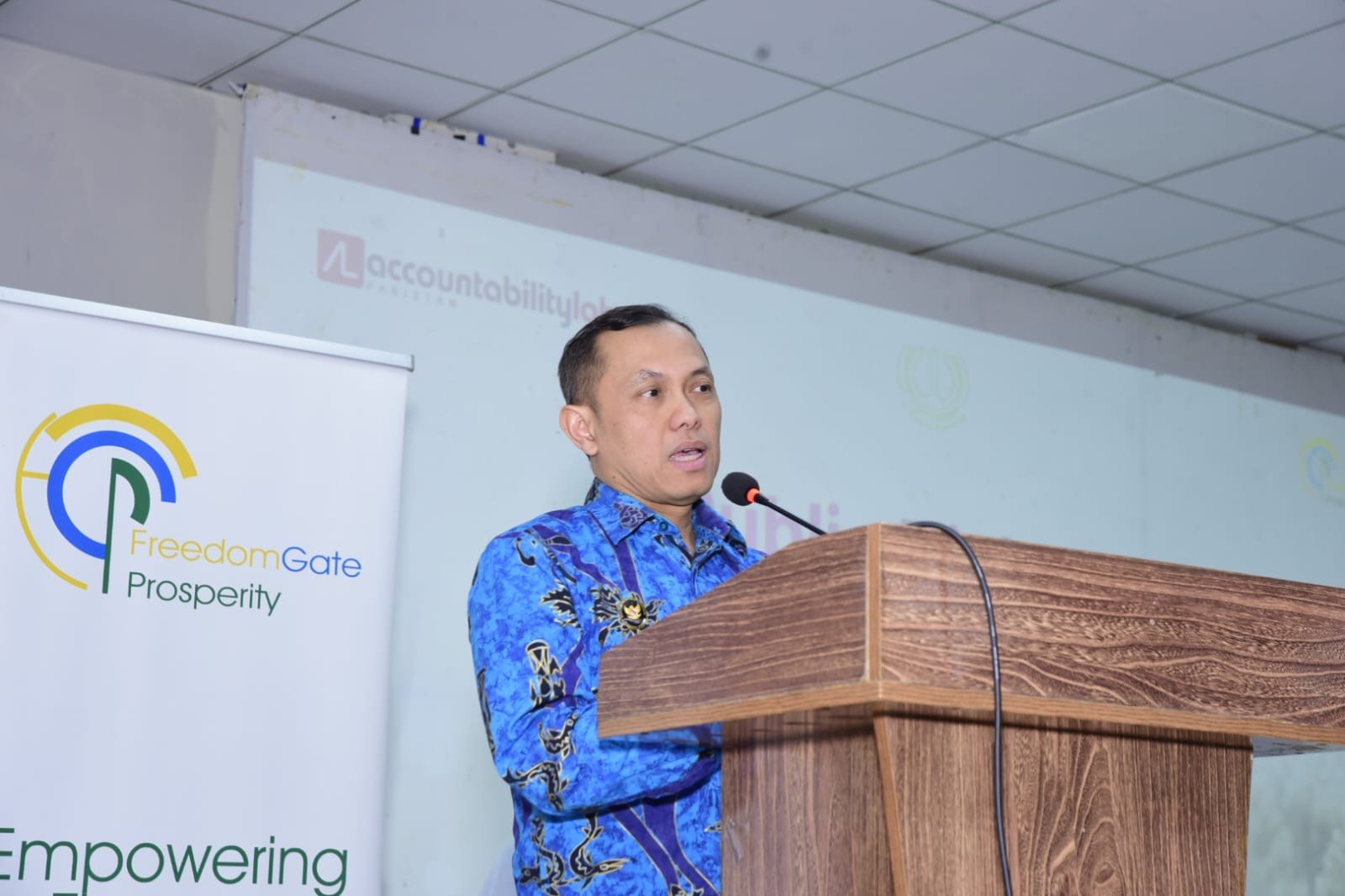 International guest speaker addressing the dialogue